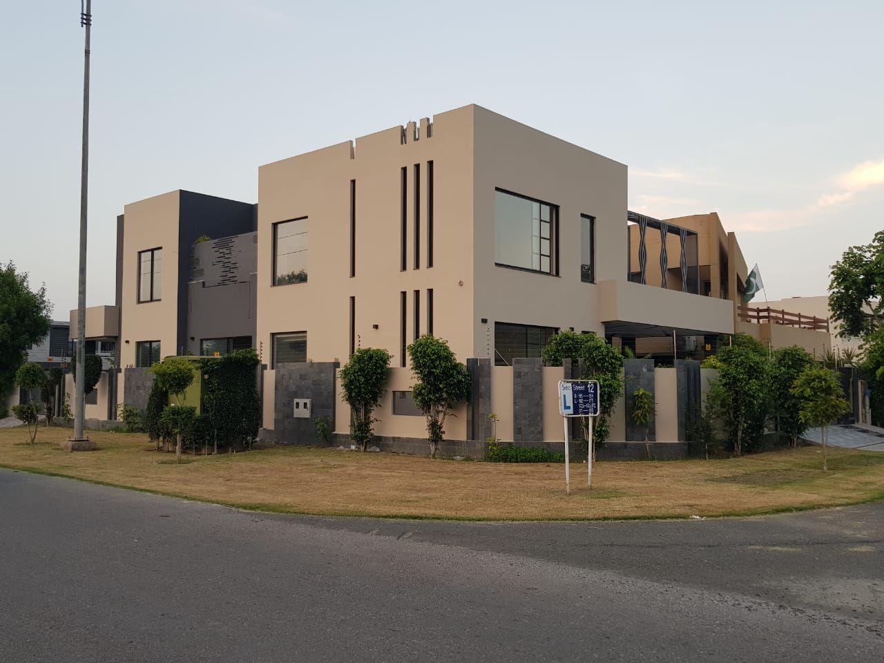 Corner plot completed residence by Bunyad Allied